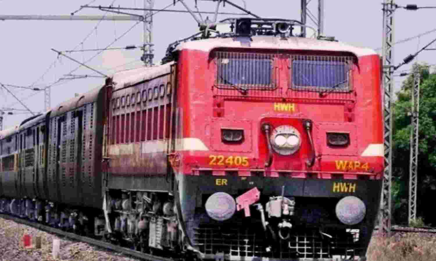 रेलवे का एक नियम जो कर सकता है यात्रा के समय परिवार से दूर