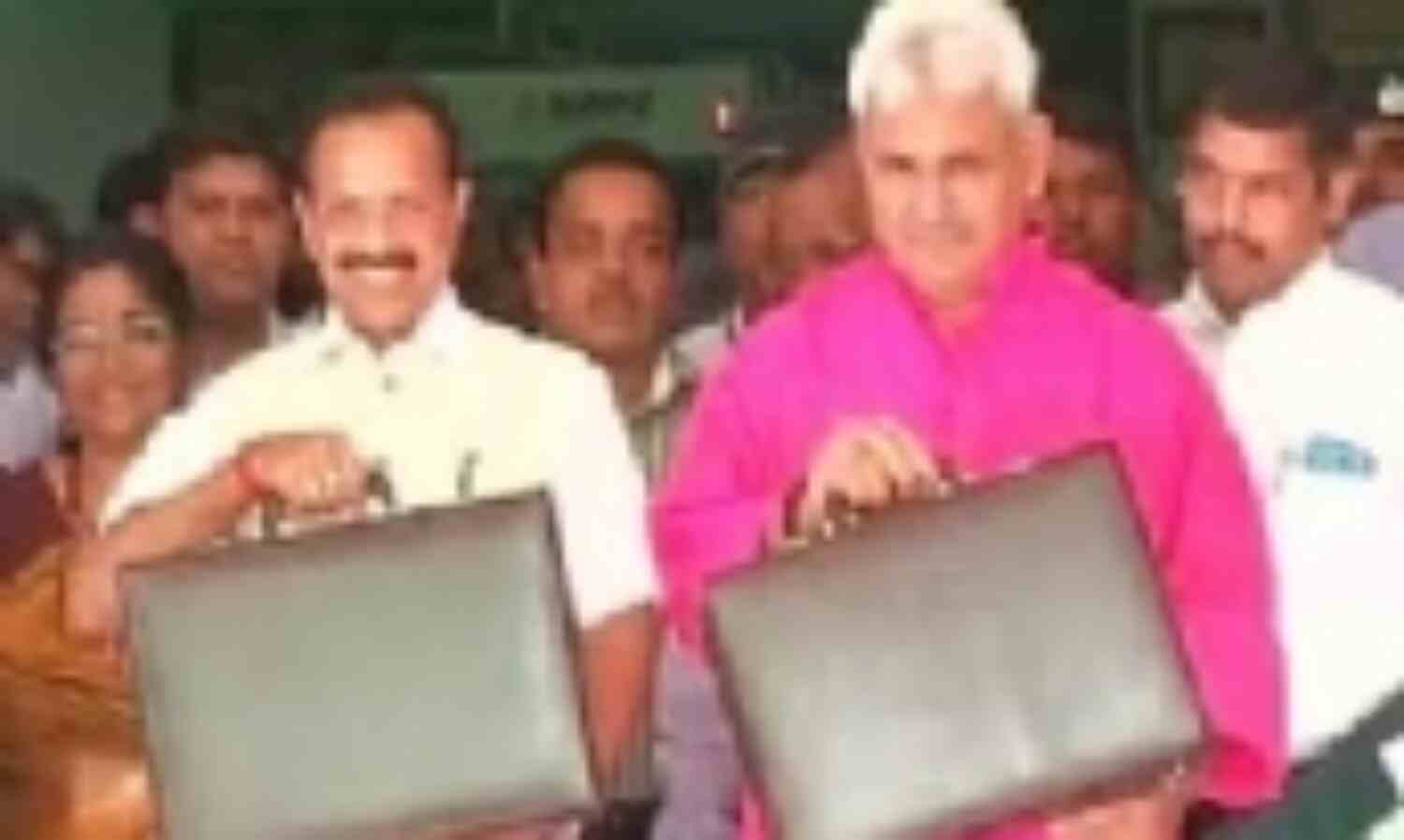 रेल बजट-मुंबई से अहमदाबाद के बीच दौड़ेगी पहली बुलेट ट्रेन रेल बजट-मुंबई से अहमदाबाद के बीच दौड़ेगी पहली बुलेट ट्रेन