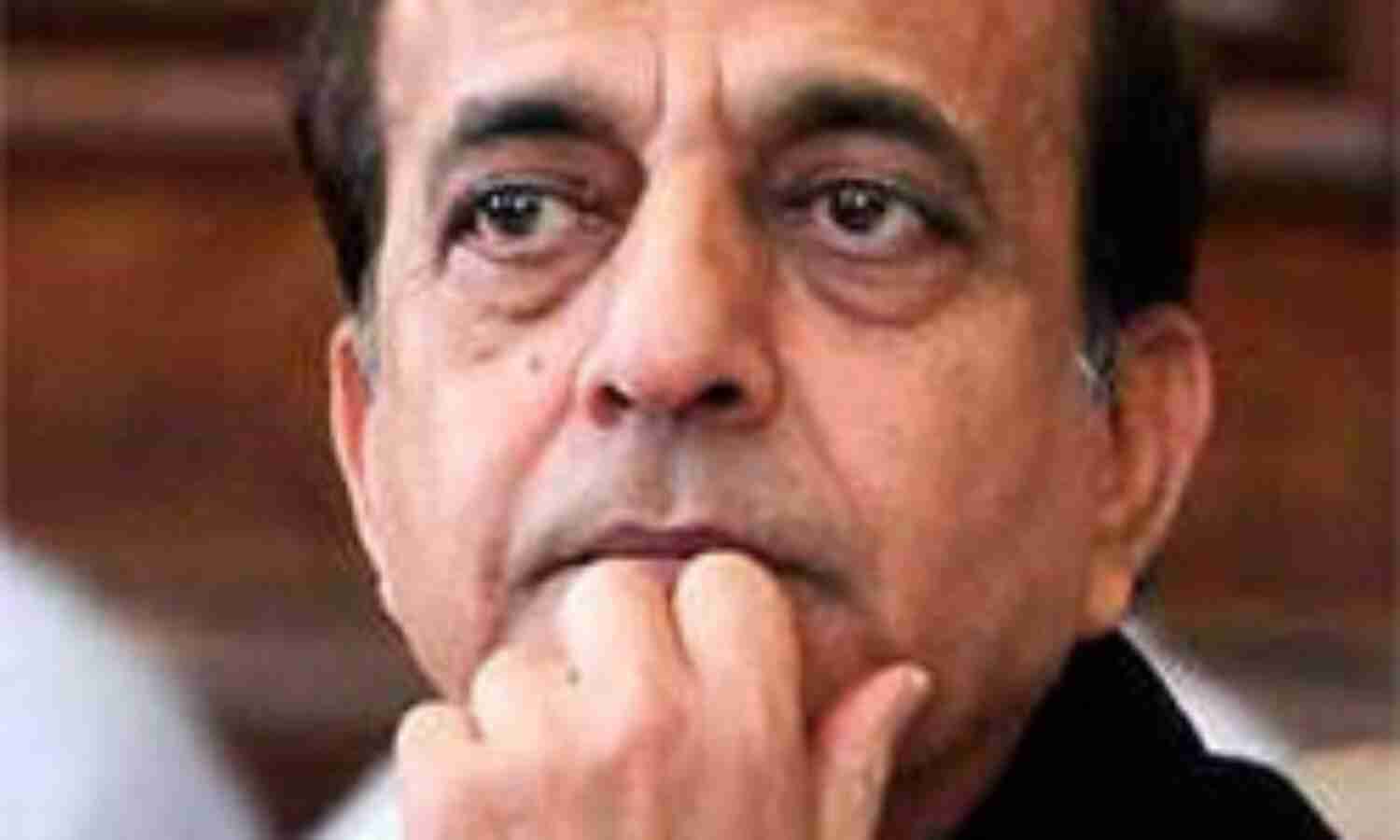 रेल मंत्री दिनेश त्रिवेदी ने दिया इस्तीफ़ा, विपक्ष ने घेरा सरकार को रेल मंत्री दिनेश त्रिवेदी ने दिया इस्तीफ़ा, विपक्ष ने घेरा सरकार को