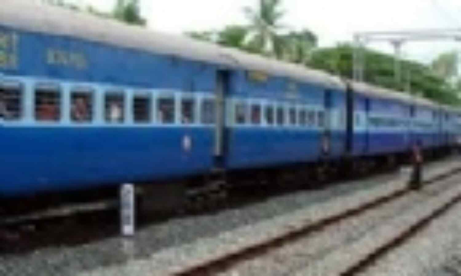 रेल की कन्फर्म टिकट पर रिश्तेदार कर सकते हैं यात्रा रेल की कन्फर्म टिकट पर रिश्तेदार कर सकते हैं यात्रा