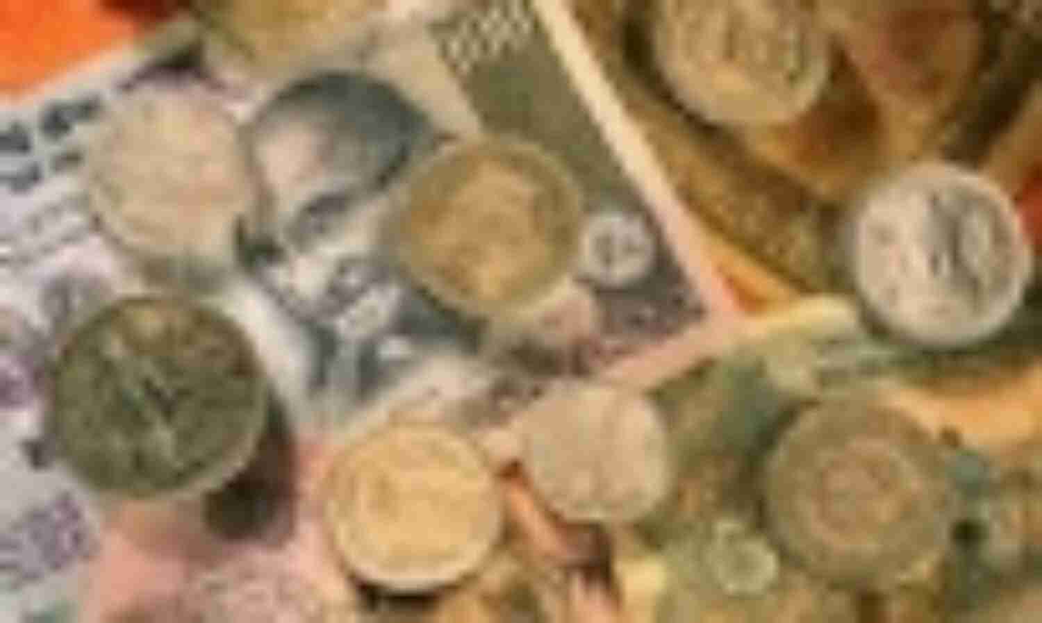 रूपये में रिकॉर्ड गिरावट, डॉलर के मुकाबले 64 के पार