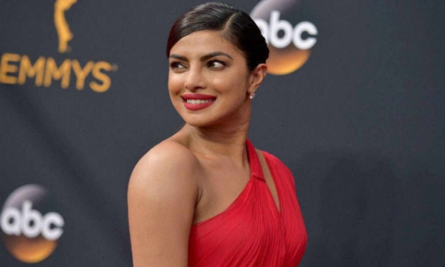 रेड कार्पेट पर छाया प्रियंका का जलवा