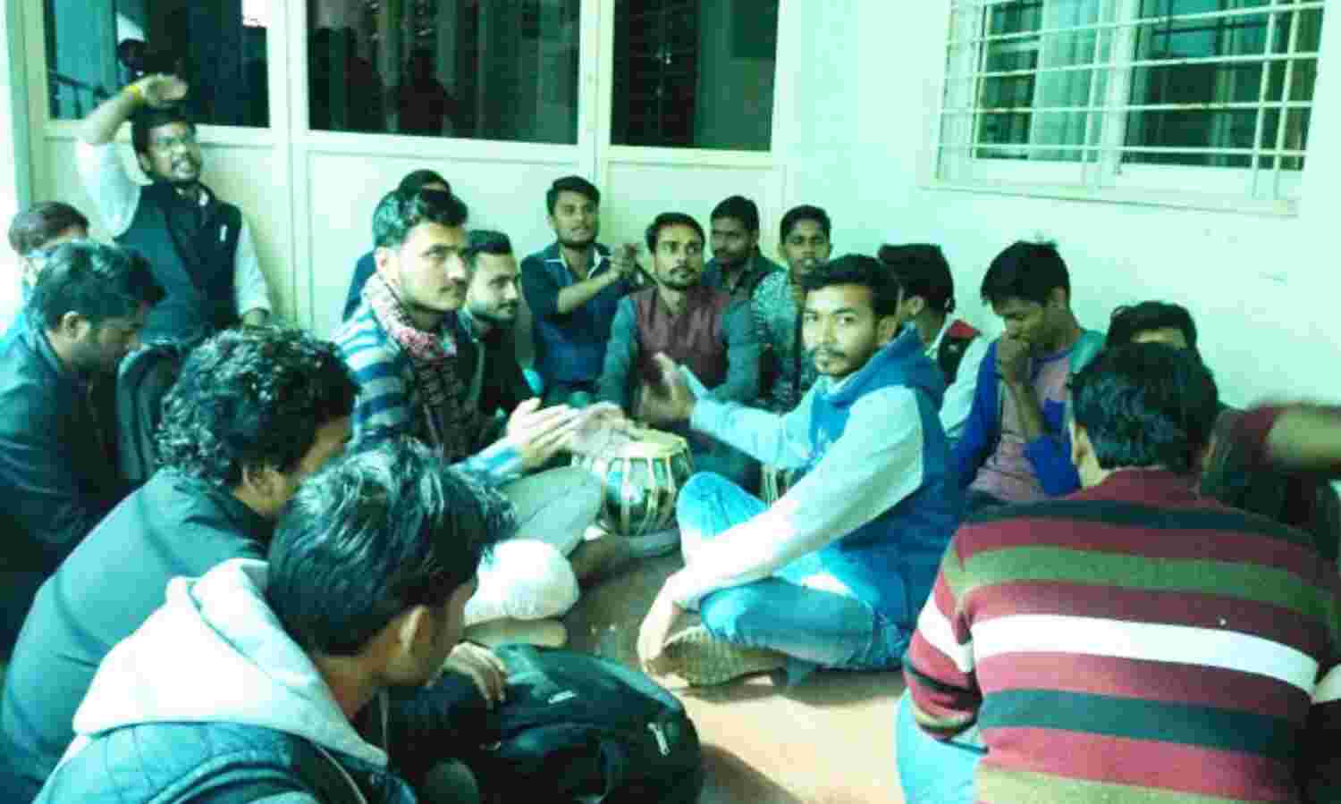 रघुपति राघव राजाराम, कुलपति को सद्बुद्धि दे भगवान