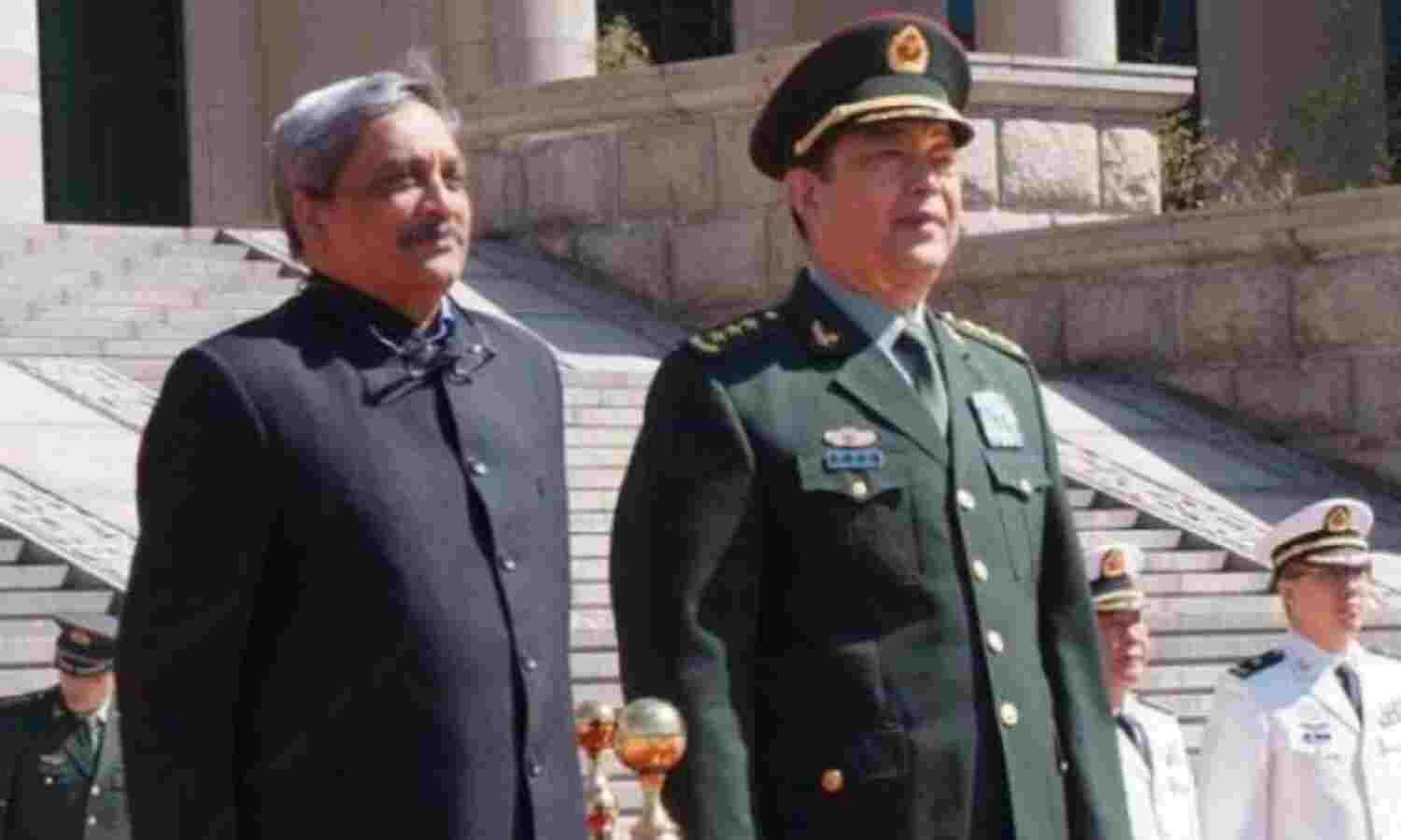 रक्षा मंत्री पर्रिकर पहुंचे चीन, घुसपैठ-गश्ती जैसे कई मुद्दों पर होगी चर्चा रक्षा मंत्री पर्रिकर पहुंचे चीन, घुसपैठ-गश्ती जैसे कई मुद्दों पर होगी चर्चा