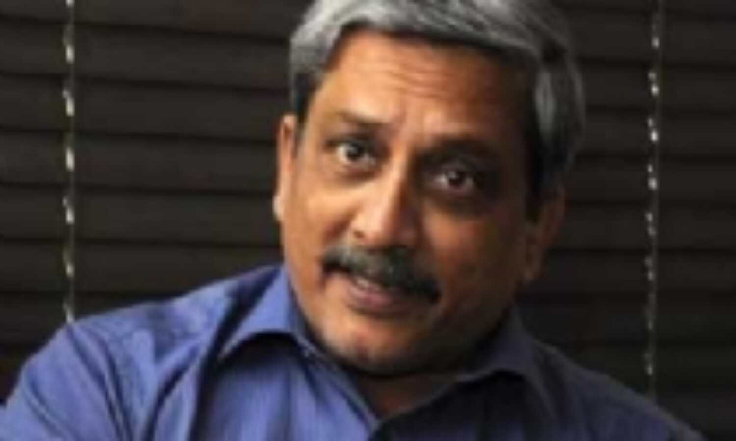 रक्षा मंत्री मनोहर पर्रिकर ने लिया अमेठी के बरौलिया गांव को गोद रक्षा मंत्री मनोहर पर्रिकर ने लिया अमेठी के बरौलिया गांव को गोद