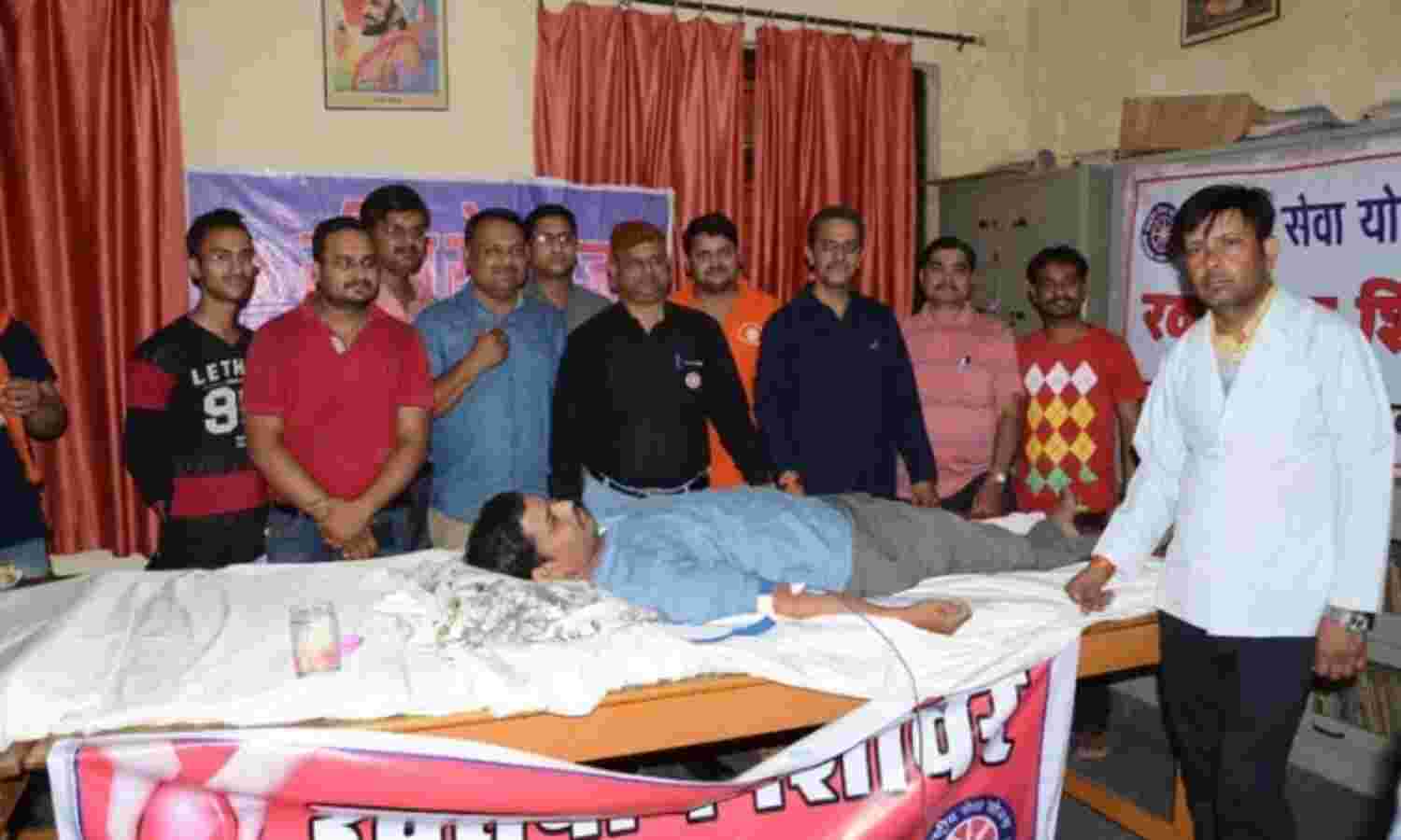 रक्तदान से किसी को मिल सकता है जीवनदान: जिलाधीश