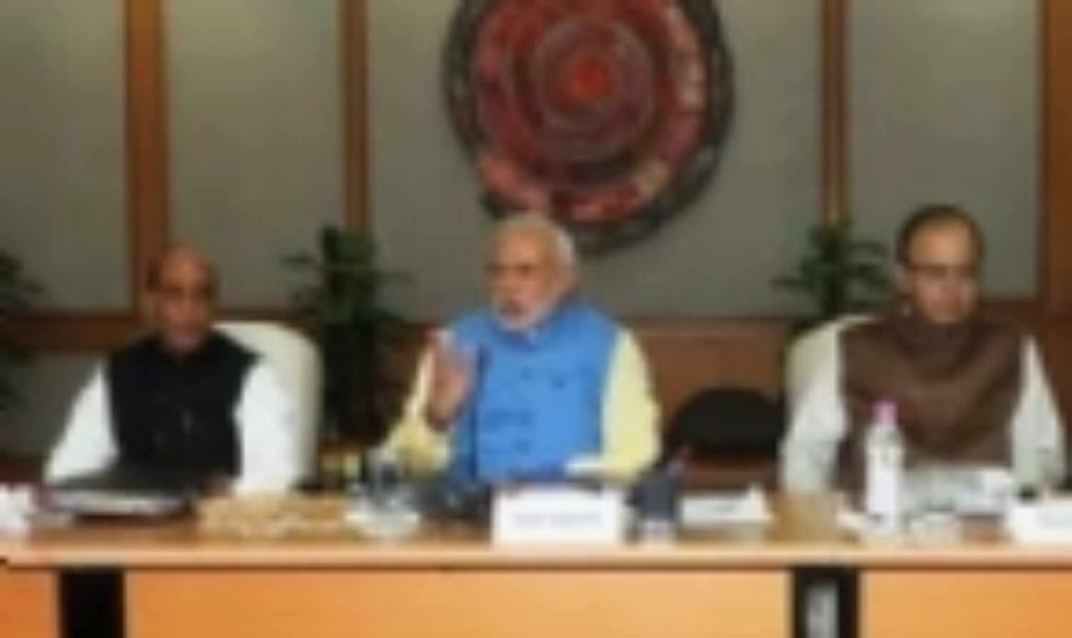 योजना आयोग पर मुख्यमंत्रियों के साथ प्रधानमंत्री की बैठक, ममता और उमर ने किया किनारा योजना आयोग पर मुख्यमंत्रियों के साथ प्रधानमंत्री की बैठक, ममता और उमर ने किया किनारा