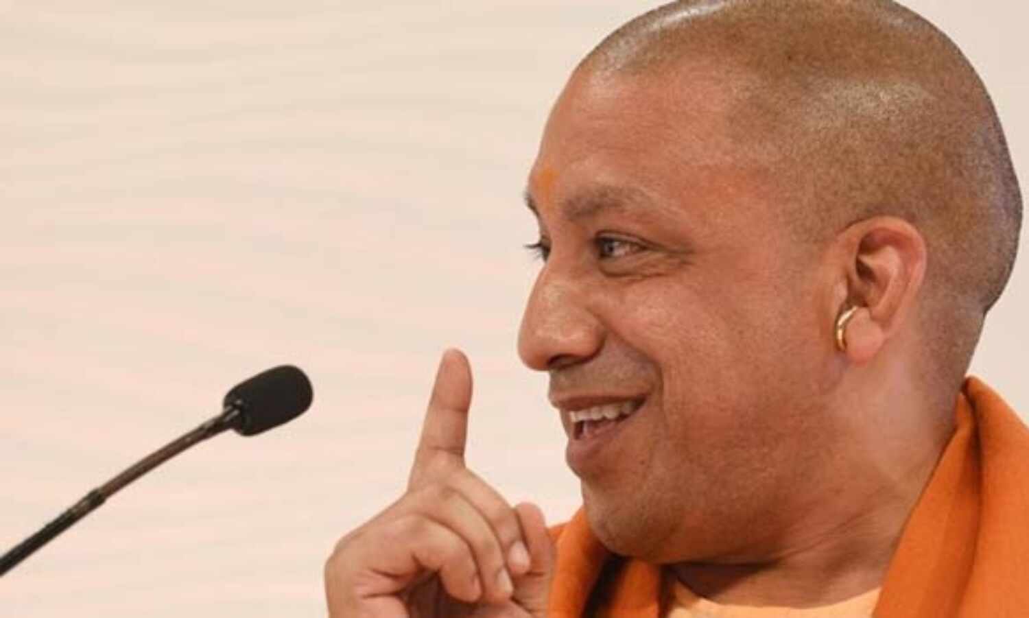 योगी सरकार ने लापरवाह अधिकारियों के खिलाफ अपनाया कड़ा रुख