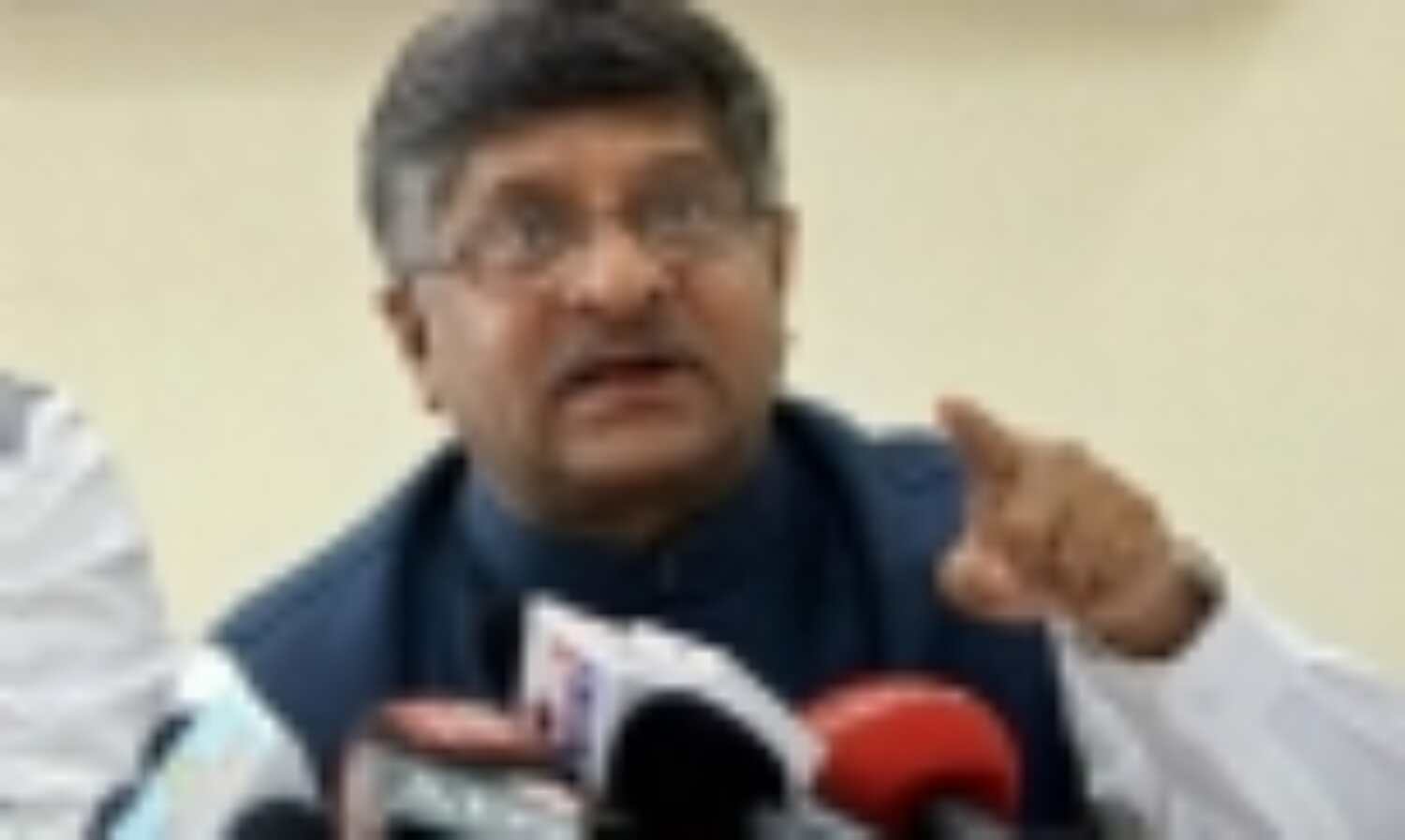 यूपीए के घोटालों पर भाजपा ने जारी किया आरोप पत्र यूपीए के घोटालों पर भाजपा ने जारी किया आरोप पत्र