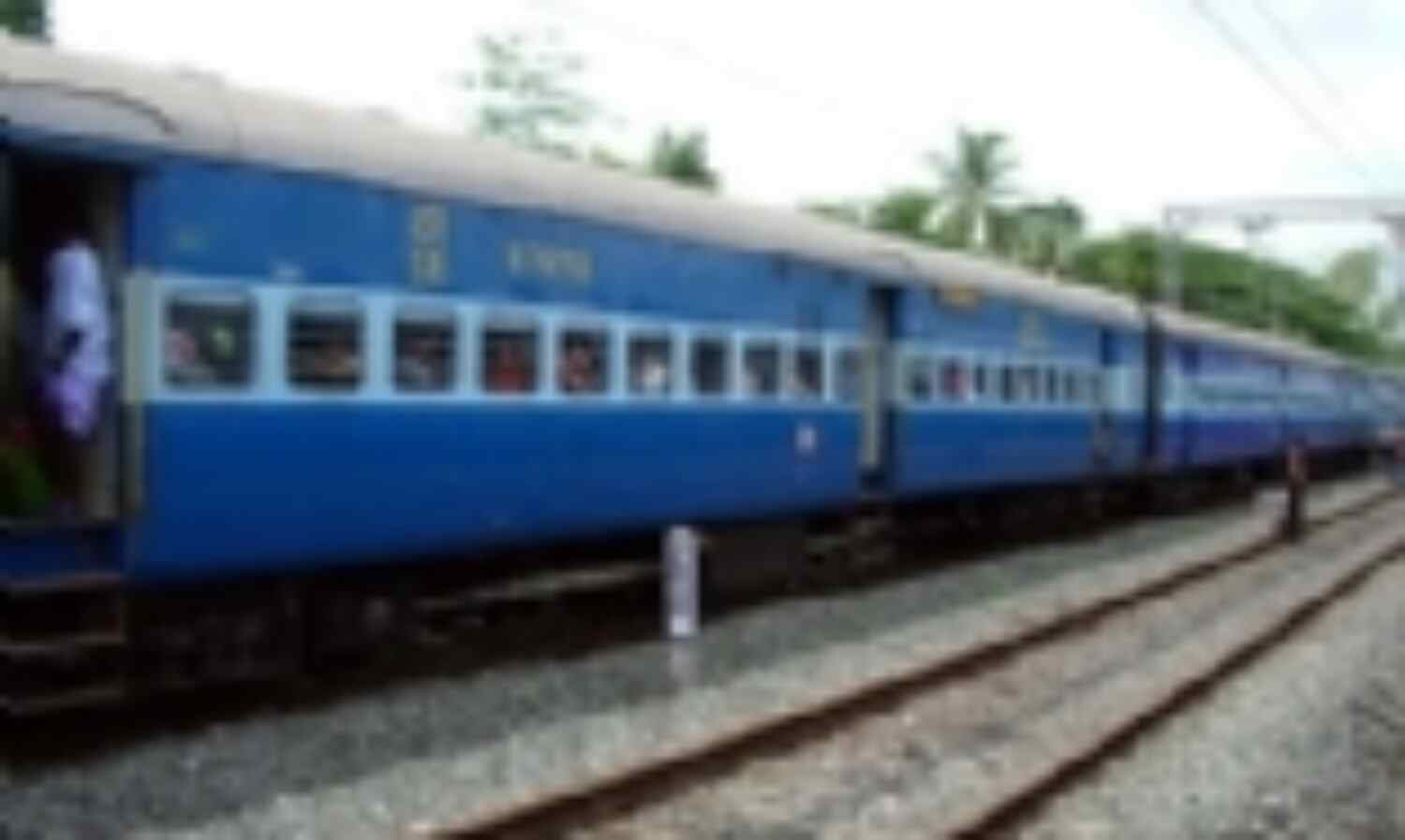 यूपी में घूस ना देने के कारण चलती ट्रेन से नेशनल खिलाड़ी को फेंका यूपी में घूस ना देने के कारण चलती ट्रेन से नेशनल खिलाड़ी को फेंका