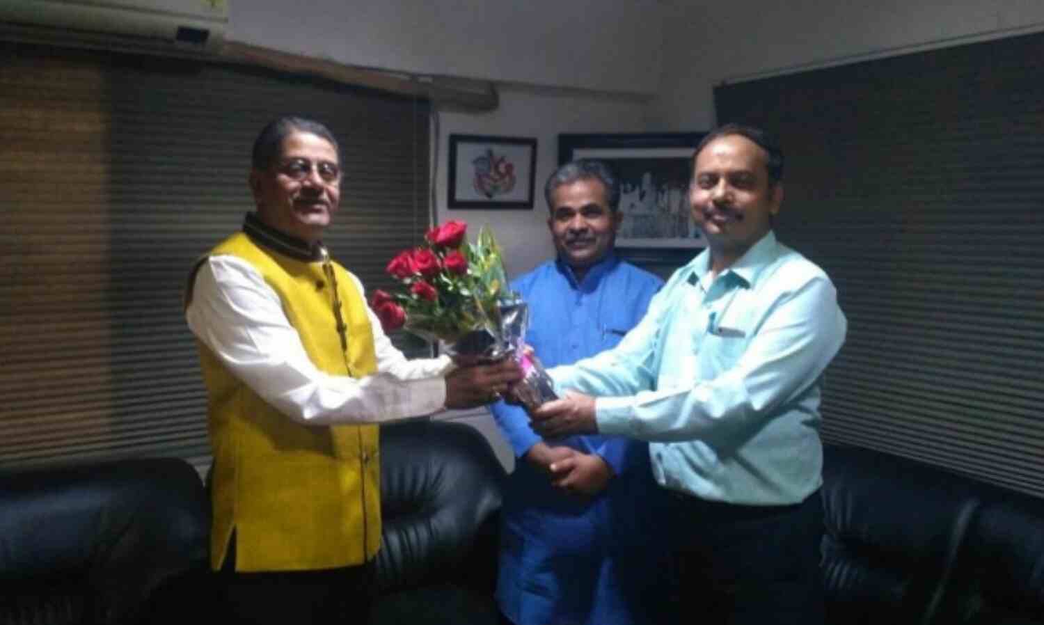 माखनलाल विश्वविद्यालय के कुलपति से स्वदेश समूह संपादक की आत्मीय भेंट