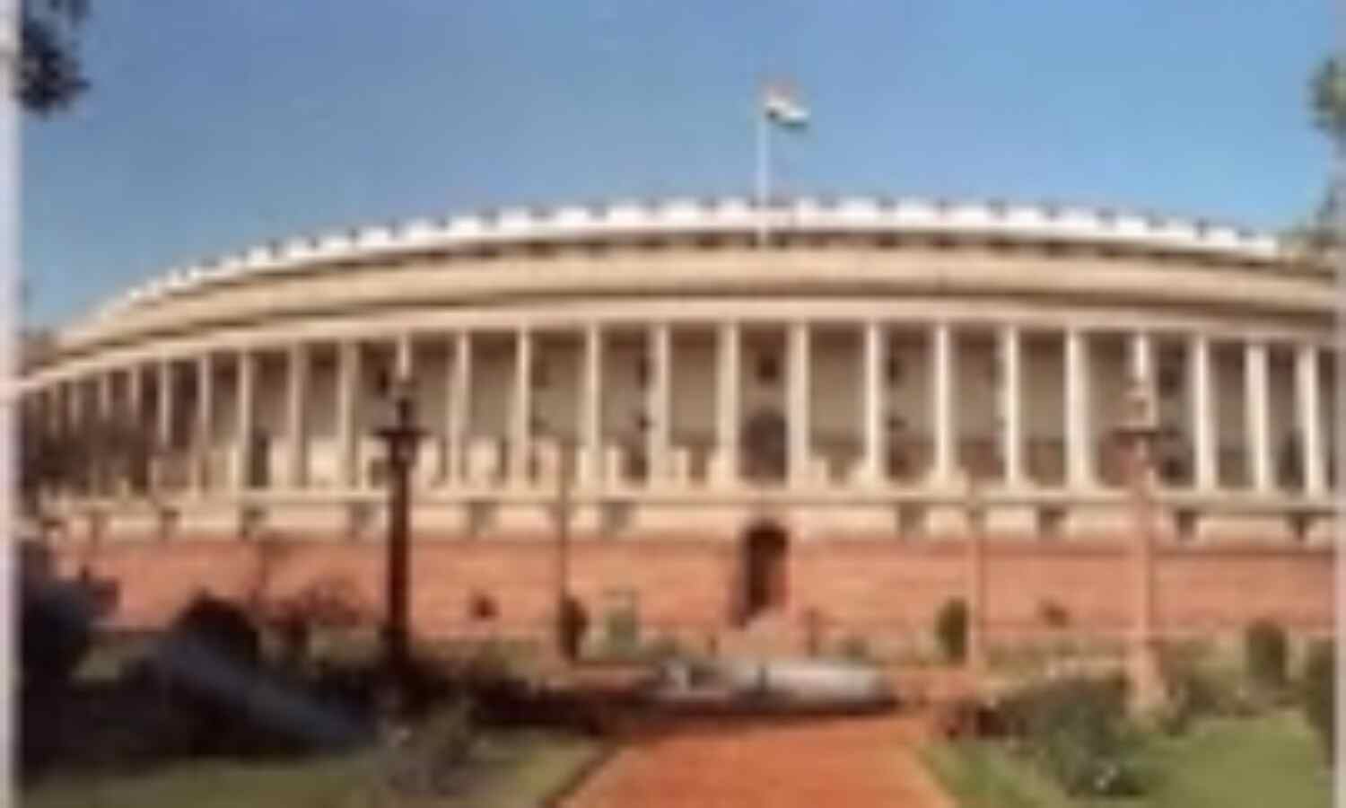 भोपाल गैस त्रासदी की 30वीं बरसी पर संसद में दी गई श्रद्धांजलि