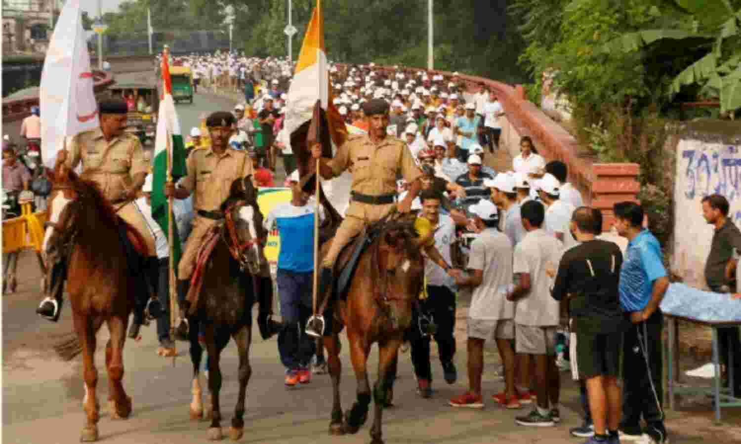 भारत मां का सिर ऊंचा कर रहे हैं खिलाड़ी: पवैया