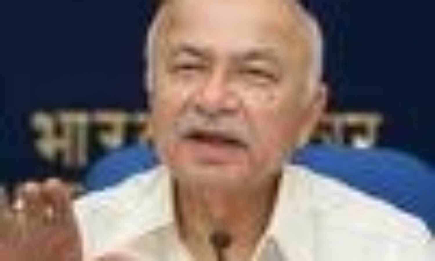 बोधगया विस्फोट: सोनिया और शिंदे ने किया घटनास्थल का दौरा बोधगया विस्फोट: सोनिया और शिंदे ने किया घटनास्थल का दौरा