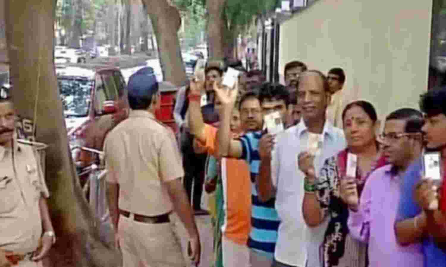 बीएमसी की 227 सीटों के लिए मतदान जारी बीएमसी की 227 सीटों के लिए मतदान जारी