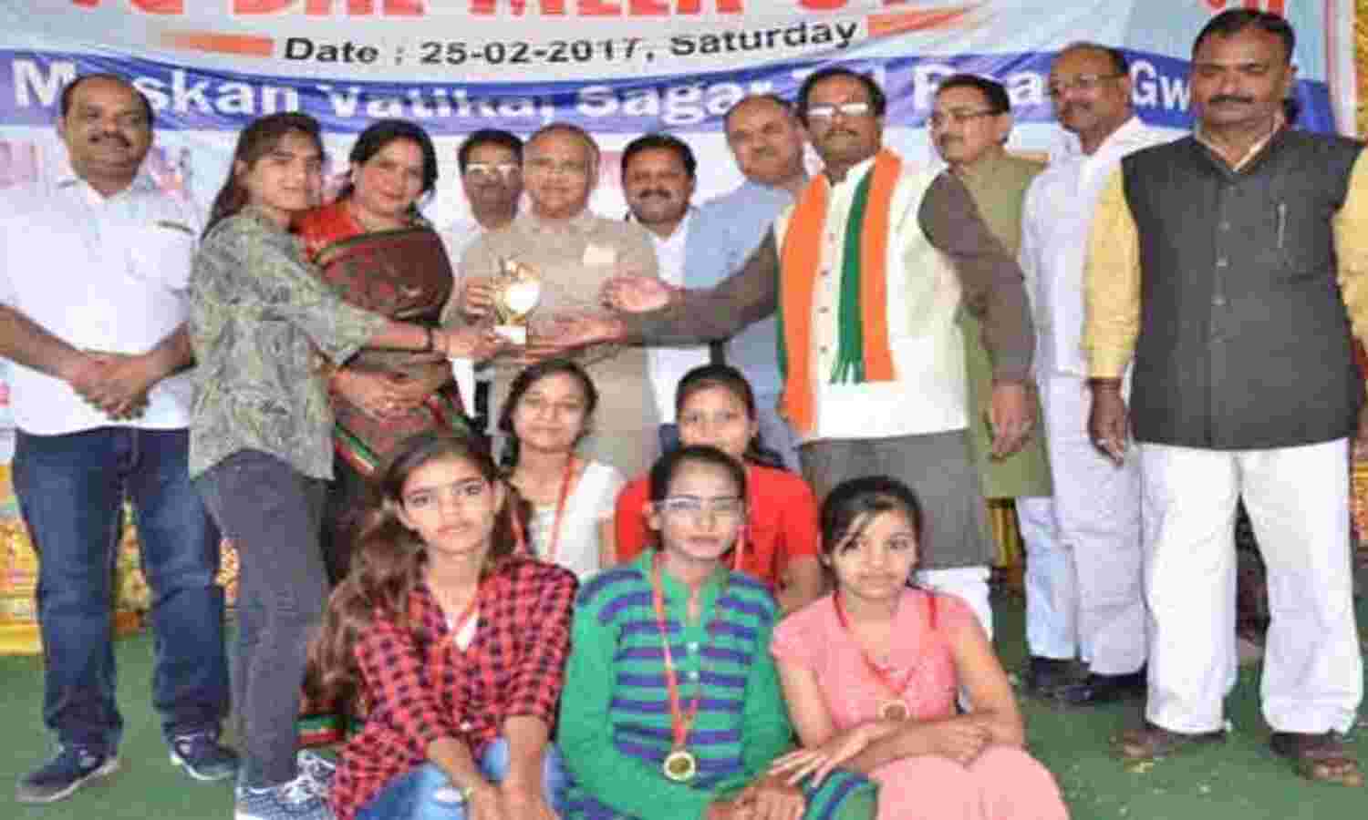 बाल मेले में जमा रंग, विद्यार्थियों ने लगाए स्वादिष्ट व्यंजनों के स्टॉल बाल मेले में जमा रंग, विद्यार्थियों ने लगाए स्वादिष्ट व्यंजनों के स्टॉल