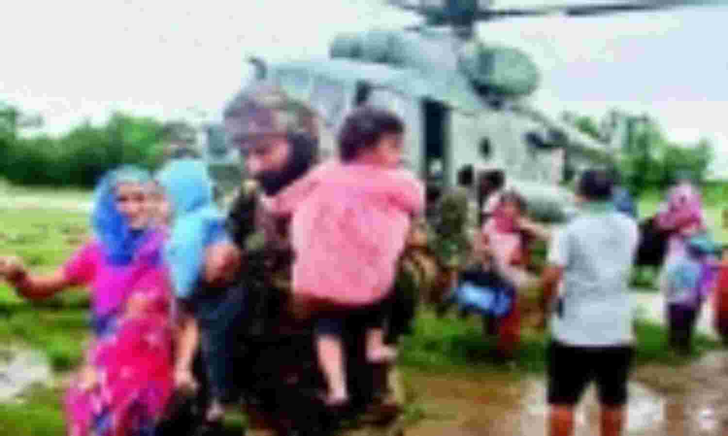 बाढ़ प्रभावित जम्मू-कश्मीर में बचाव अभियान जारी, 1,42,000 लोगों को सुरक्षित निकाला गया