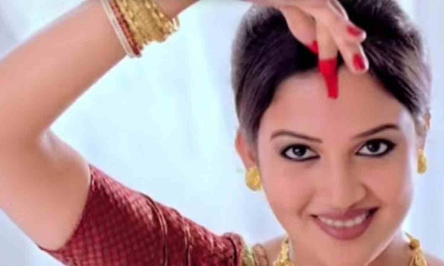 बाजार में मिलने वाले सिंदूर से एलर्जी है तो अब घर पर ही बनाएं सिंदूर बाजार में मिलने वाले सिंदूर से एलर्जी है तो अब घर पर ही बनाएं सिंदूर