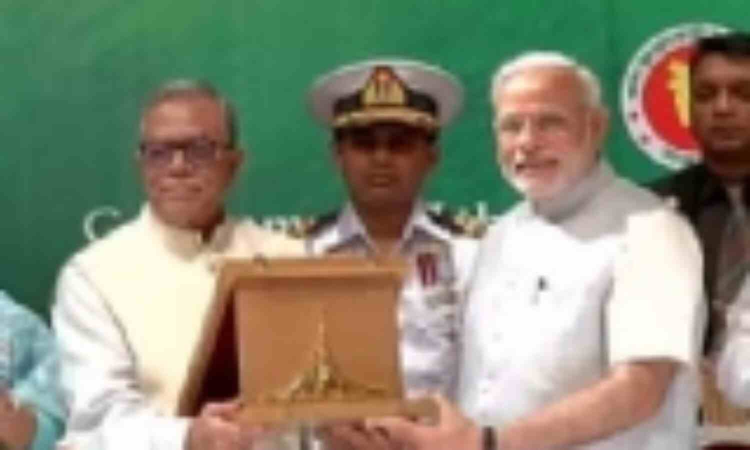 बांग्लादेश में पूर्व प्रधानमंत्री वाजपेयी लिबरेशन वार अवार्ड से सम्मानित बांग्लादेश में पूर्व प्रधानमंत्री वाजपेयी लिबरेशन वार अवार्ड से सम्मानित