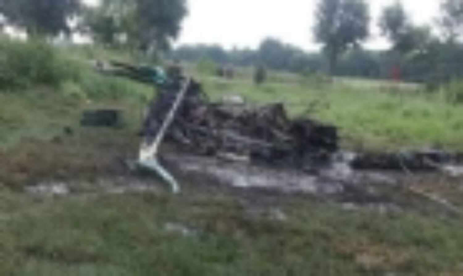 बरेली में सेना का हेलीकॉप्टर दुर्घटनाग्रस्त, तीन की मौत बरेली में सेना का हेलीकॉप्टर दुर्घटनाग्रस्त, तीन की मौत