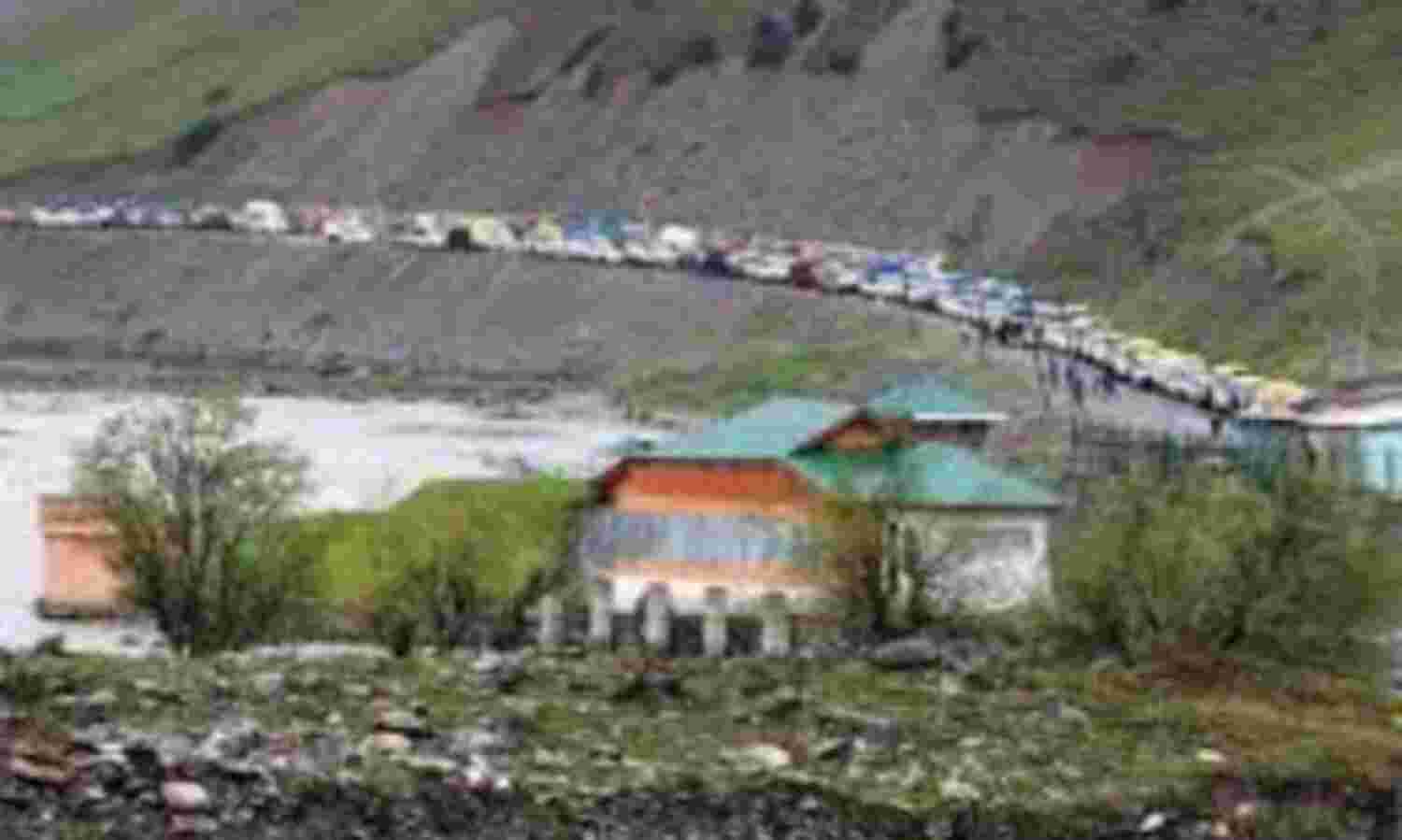 बर्फबारी से श्रीनगर-लेह राष्ट्रीय राजमार्ग बाधित बर्फबारी से श्रीनगर-लेह राष्ट्रीय राजमार्ग बाधित