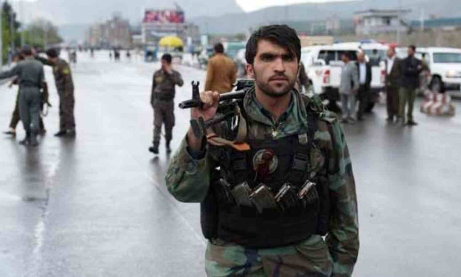 बम धमाकों से दहल उठा काबुल, 40 की मौत व कई घायल बम धमाकों से दहल उठा काबुल, 40 की मौत व कई घायल