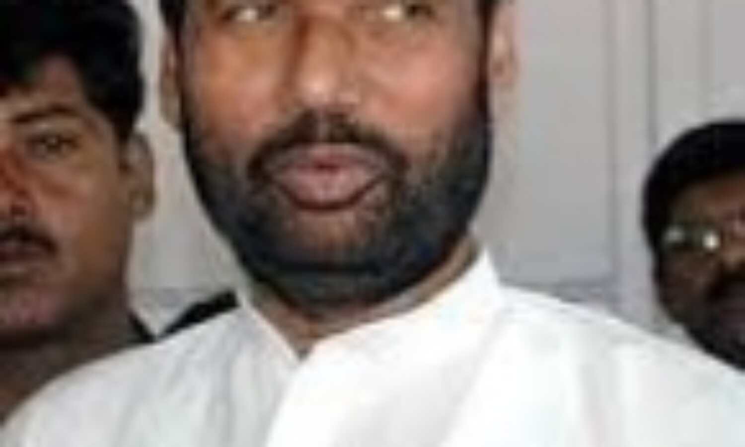 बदायूं पहुंचे पासवान, केंद्रीय मंत्रिमंडल में उठायेंगे मामला बदायूं पहुंचे पासवान, केंद्रीय मंत्रिमंडल में उठायेंगे मामला