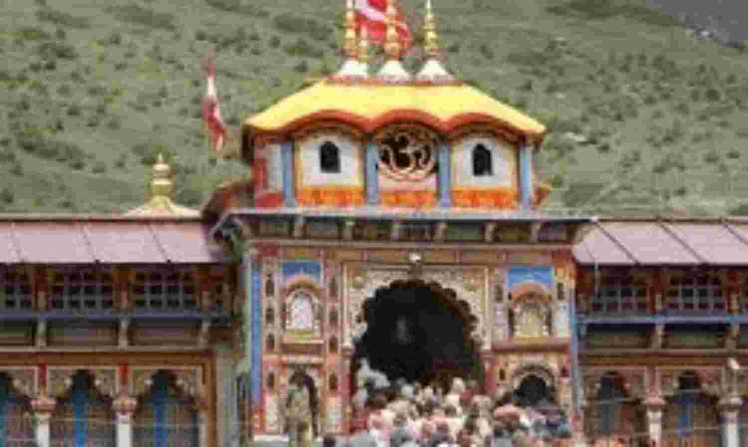 बद्रीनाथ के कपाट खुले, मुख्यमंत्री ने दिलाया सुरक्षा का भरोसा बद्रीनाथ के कपाट खुले, मुख्यमंत्री ने दिलाया सुरक्षा का भरोसा