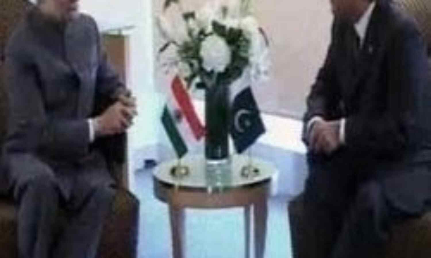 बंद कमरे में मिलेंगे मनमोहन और जरदारी बंद कमरे में मिलेंगे मनमोहन और जरदारी