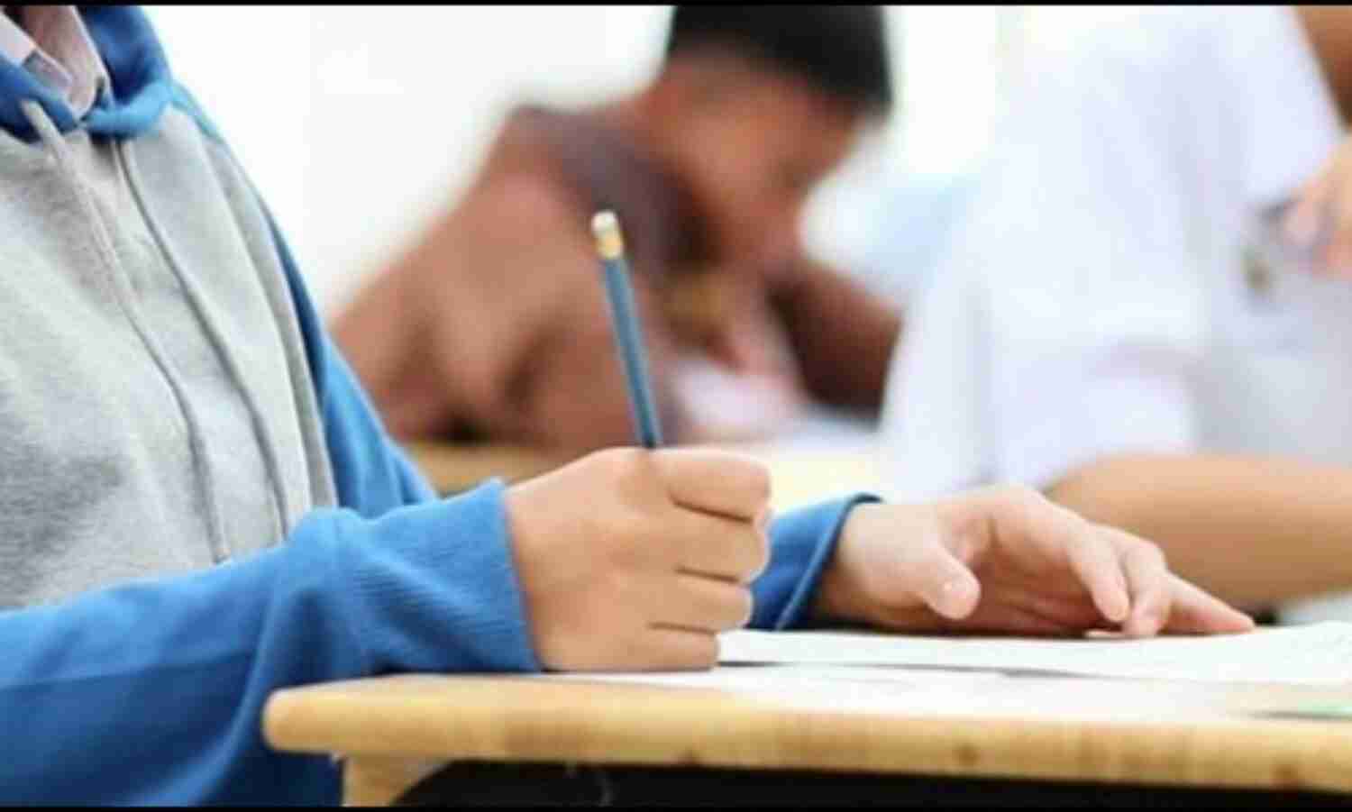 फीस के अभाव में परीक्षा देने से रोका तो होगी जेल