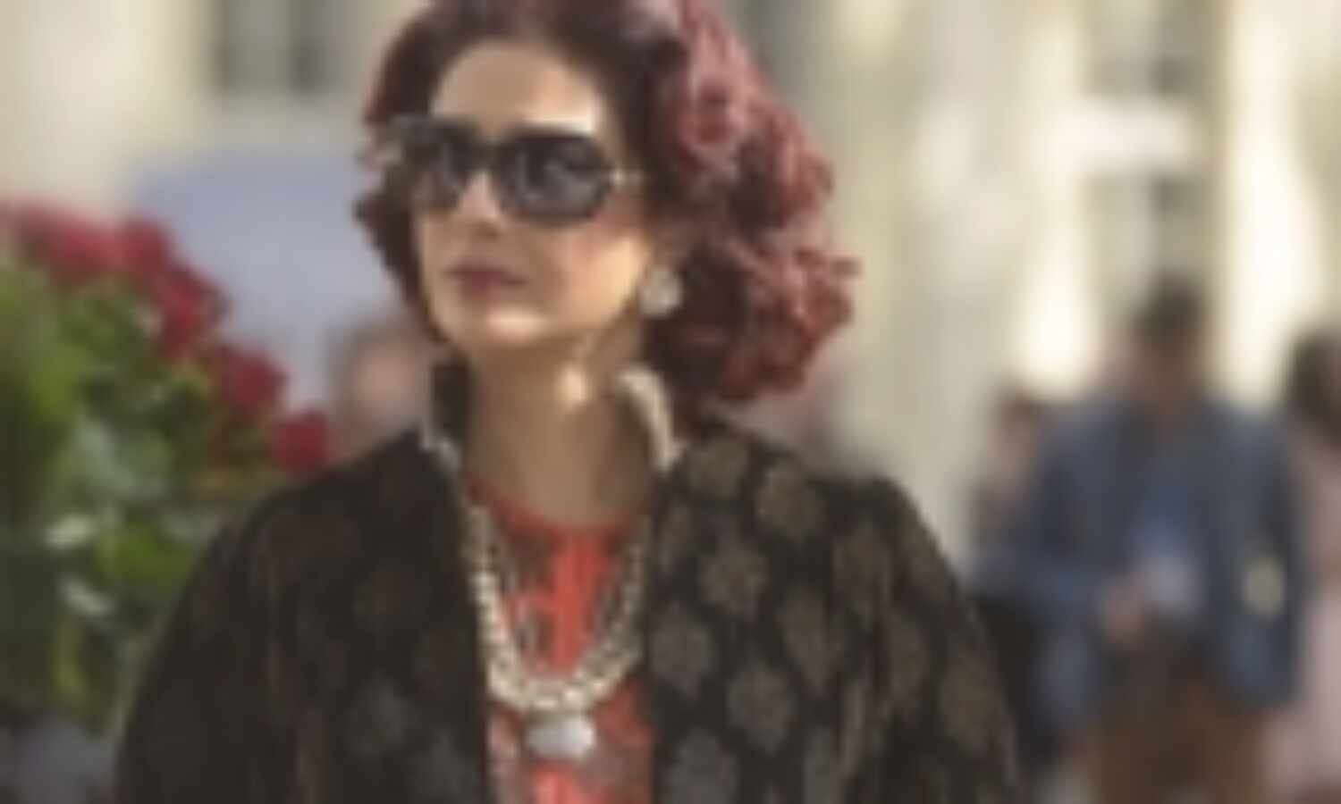 फितूर में सामने आया तब्बू के कैरेक्टर का क्लासी लुक फितूर में सामने आया तब्बू के कैरेक्टर का क्लासी लुक