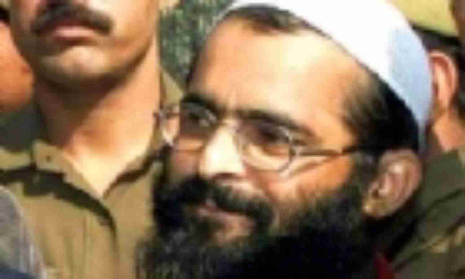 पीडीपी ने अफजल गुरु के अवशेष लौटाने की मांग की पीडीपी ने अफजल गुरु के अवशेष लौटाने की मांग की