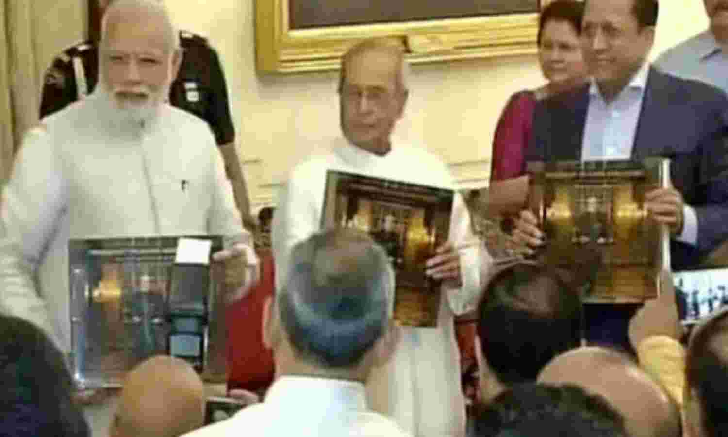 पीएम मोदी ने कहा - राष्ट्रपति प्रणब दादा की उंगली पकड़ कर दिल्ली की जिंदगी में स्वयं को किया सेट पीएम मोदी ने कहा - राष्ट्रपति प्रणब दादा की उंगली पकड़ कर दिल्ली की जिंदगी में स्वयं को किया सेट