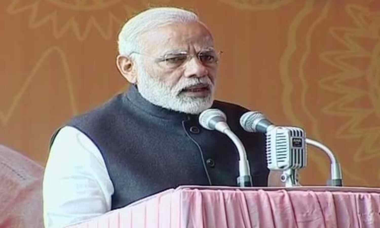 पीएम मोदी ने कहा - स्वच्छ भारत मिशन को सफल बनाने में मीडिया ने सकारात्मक भूमिका निभाई, देखें वीडियो