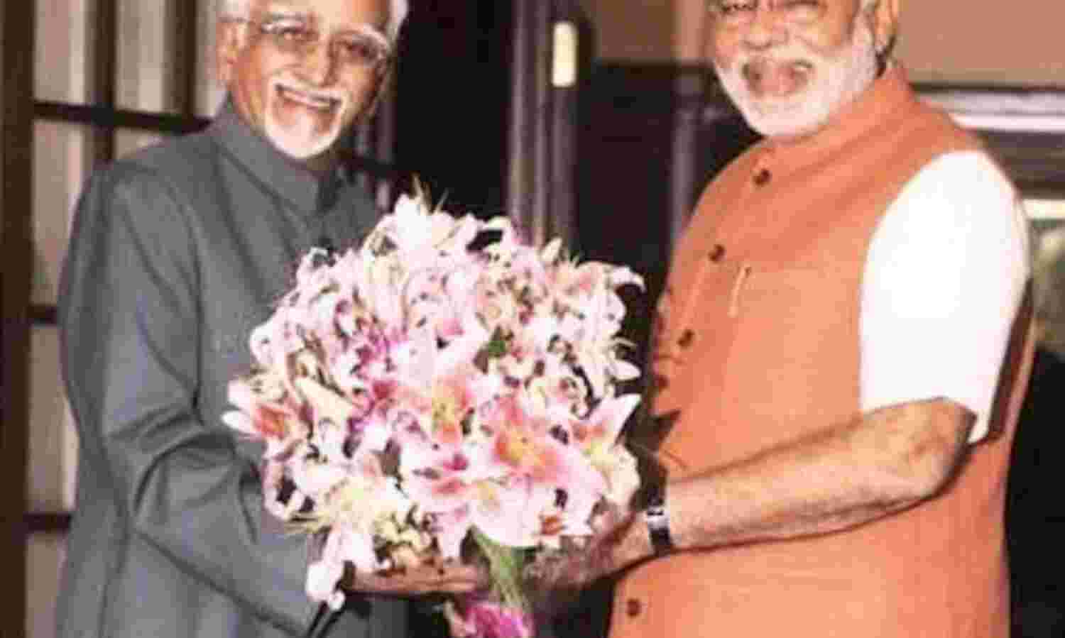 पीएम मोदी ने उपराष्ट्रपति हामिद अंसारी को जन्मदिवस की दी बधाई