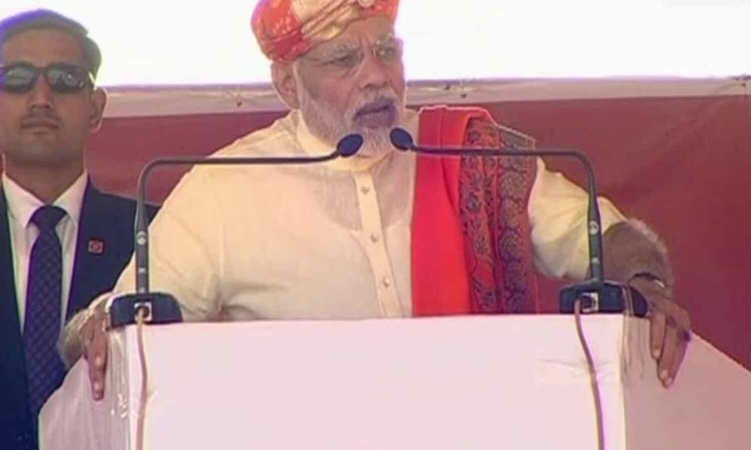 पीएम मोदी ने कहा - मनमोहन सिंह की जगह सोनिया गांधी चलाती थी सरकार पीएम मोदी ने कहा - मनमोहन सिंह की जगह सोनिया गांधी चलाती थी सरकार