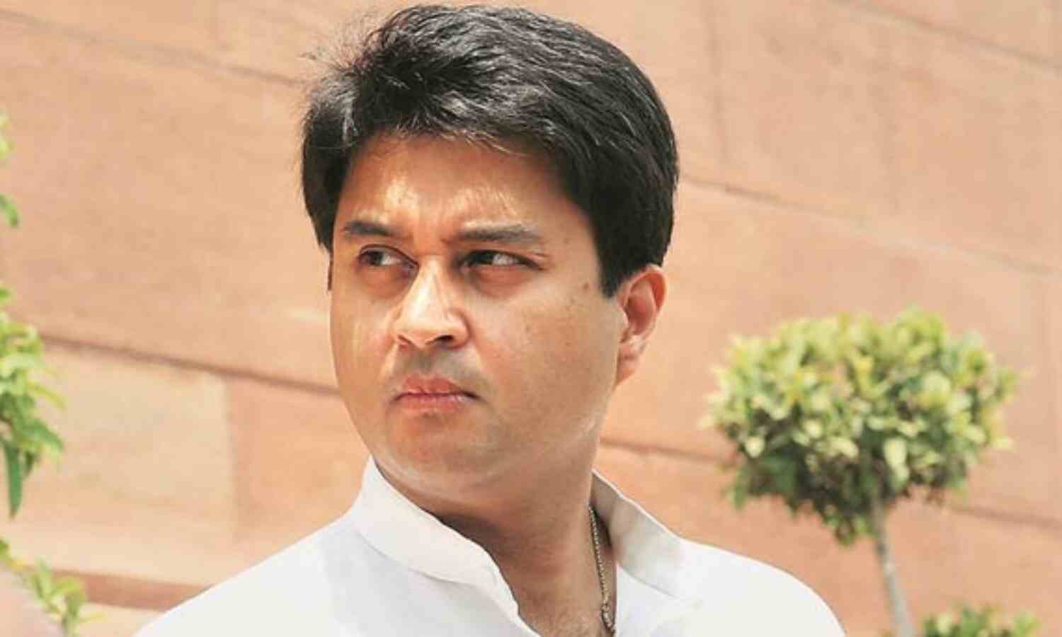 पिटे हुए मोहरों से दांव खेल रहे सिंधिया