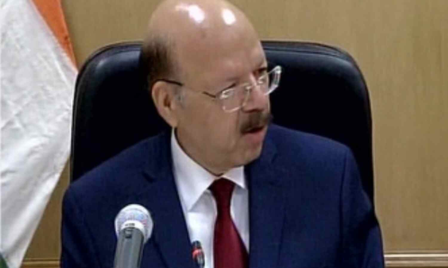 पांच राज्यों में एक साथ होंगे विधानसभा चुनाव, यूपी में सात चरणों में होगी वोटिंग, गोवा और पंजाब में 4 फरवरी को मतदान पांच राज्यों में एक साथ होंगे विधानसभा चुनाव, यूपी में सात चरणों में होगी वोटिंग, गोवा और पंजाब में 4 फरवरी को मतदान