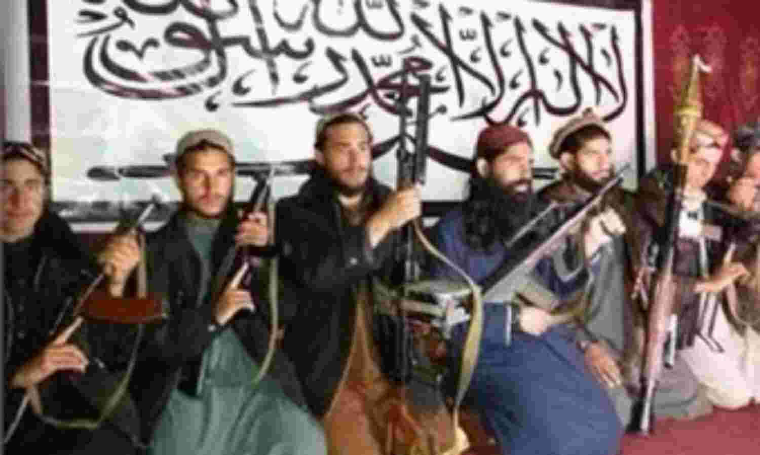 पाकिस्तान: आर्मी स्कूल पर हमला करने वाले चार आतंकियों को फांसी पर लटकाया गया पाकिस्तान: आर्मी स्कूल पर हमला करने वाले चार आतंकियों को फांसी पर लटकाया गया