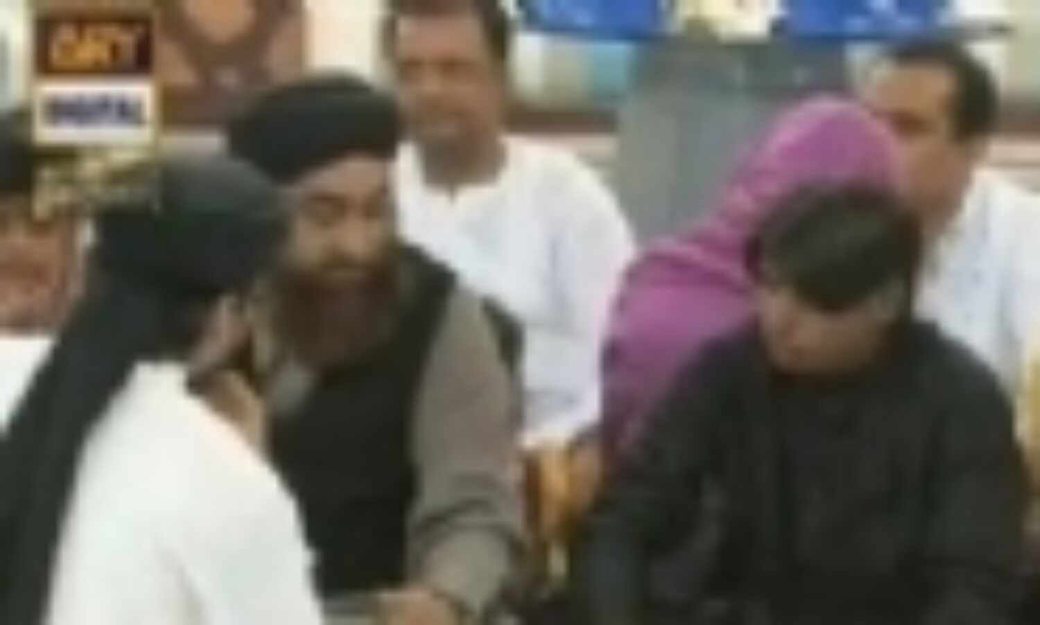 पाकिस्तान : हिंदू को मुस्लिम बनाने के लाइव पर बवाल पाकिस्तान : हिंदू को मुस्लिम बनाने के लाइव पर बवाल