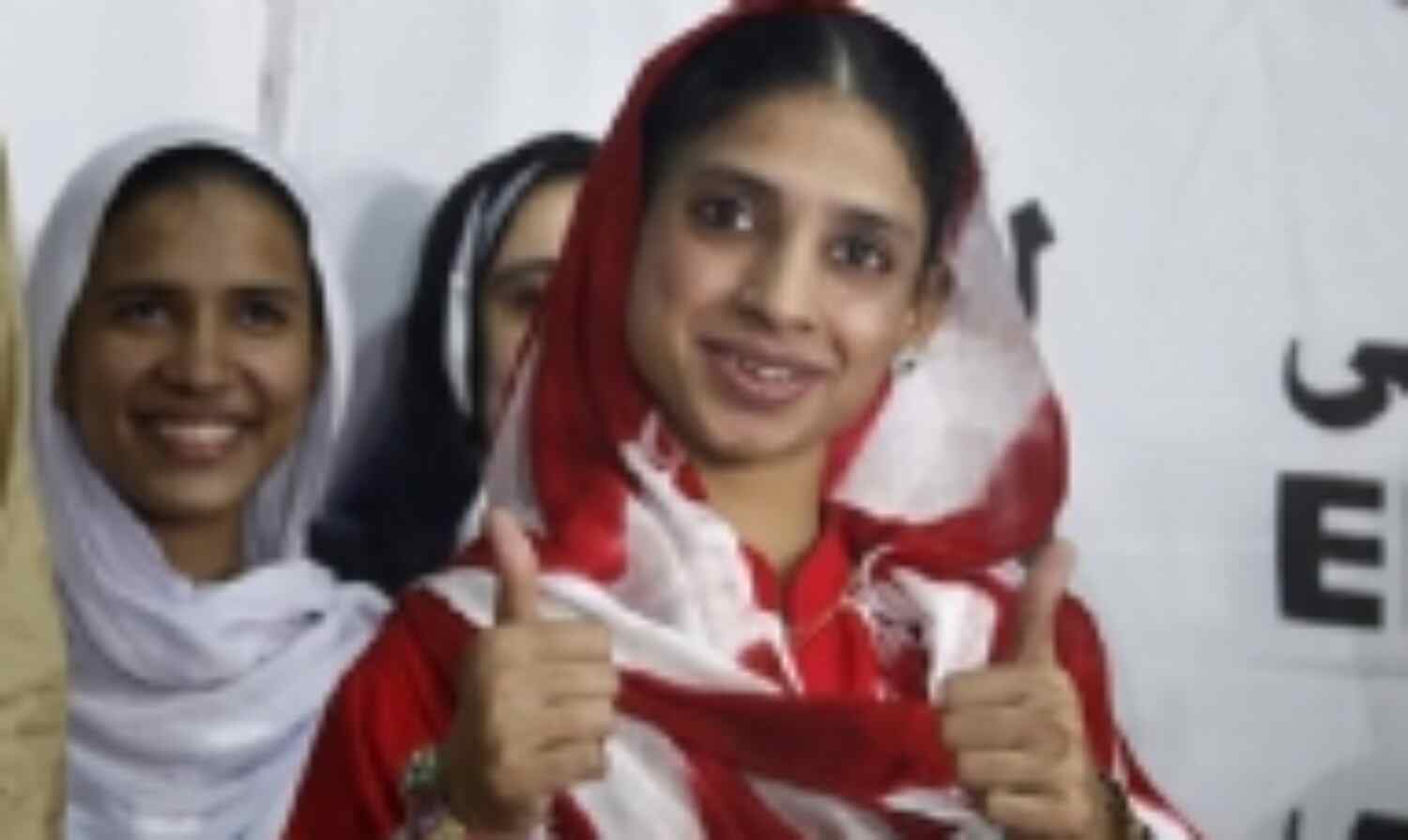 पाक से दिल्‍ली पहुंची गीता, एयरपोर्ट पर भव्‍य स्‍वागत