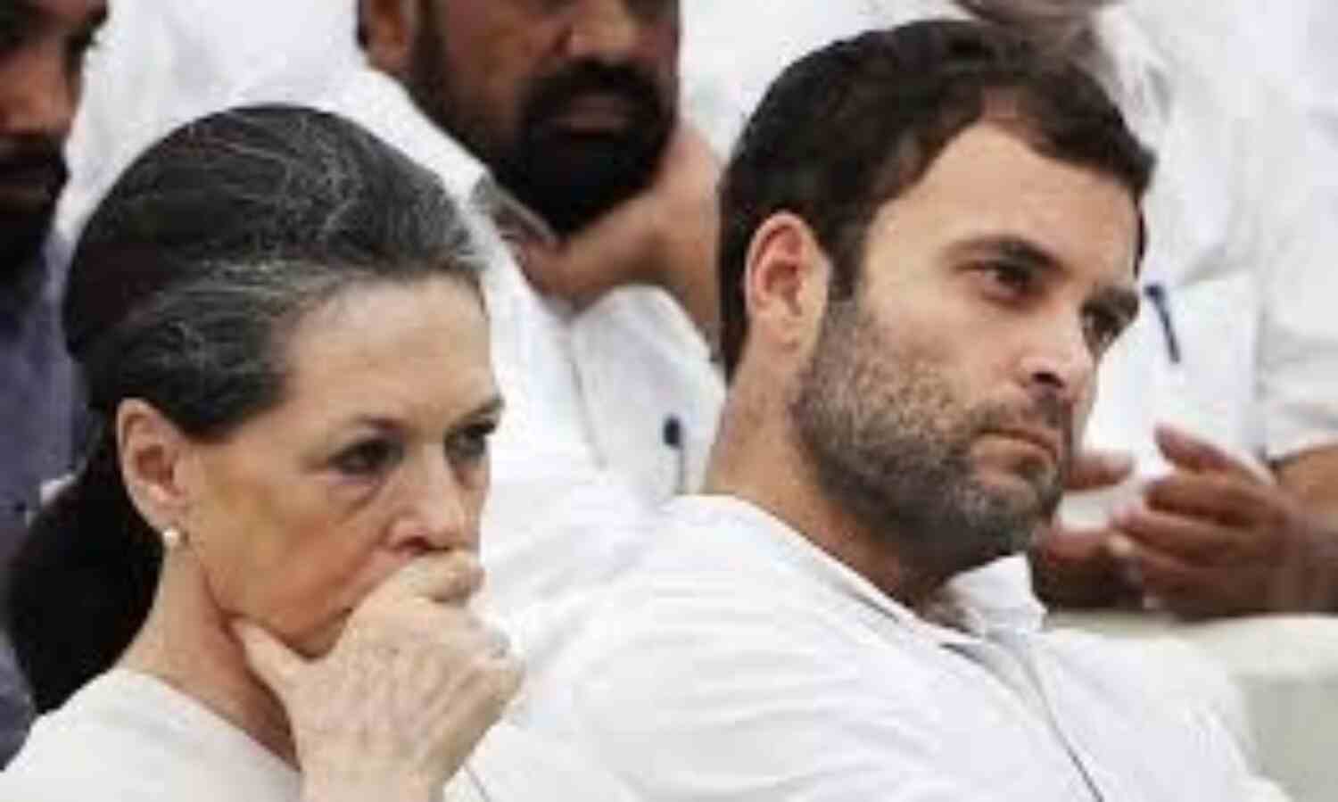 पेशी के आदेश के खिलाफ शीर्ष अदालत पहुंचे सोनिया-राहुल पेशी के आदेश के खिलाफ शीर्ष अदालत पहुंचे सोनिया-राहुल