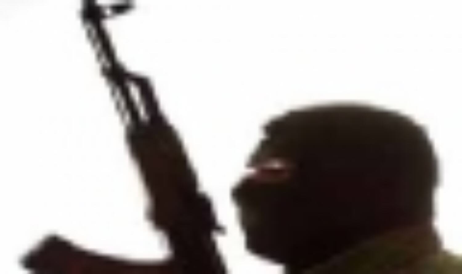 पुलिसकर्मियों पर आतंकी हमला, 1 की मौत