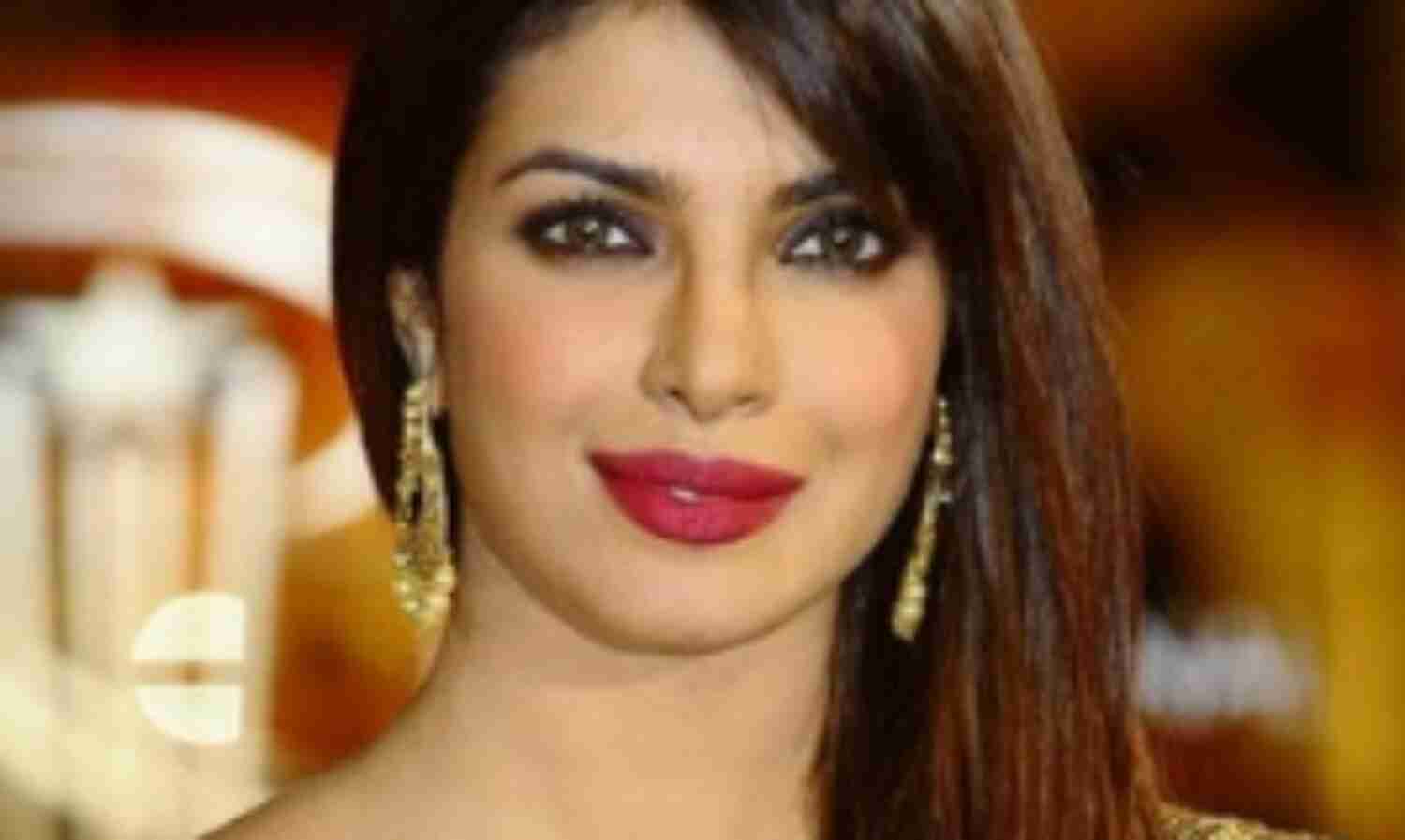 प्रियंका चोपड़ा ने शुरू की अपनी पहली मराठी फिल्म की शूटिंग प्रियंका चोपड़ा ने शुरू की अपनी पहली मराठी फिल्म की शूटिंग