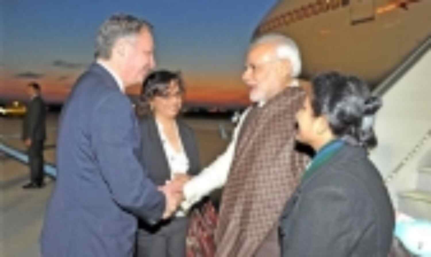 प्रधानमंत्री पहुँचे फ्रांस; रक्षा, तकनीक, व्यापार व परमाणु क्षेत्रों पर होगी चर्चा प्रधानमंत्री पहुँचे फ्रांस; रक्षा, तकनीक, व्यापार व परमाणु क्षेत्रों पर होगी चर्चा