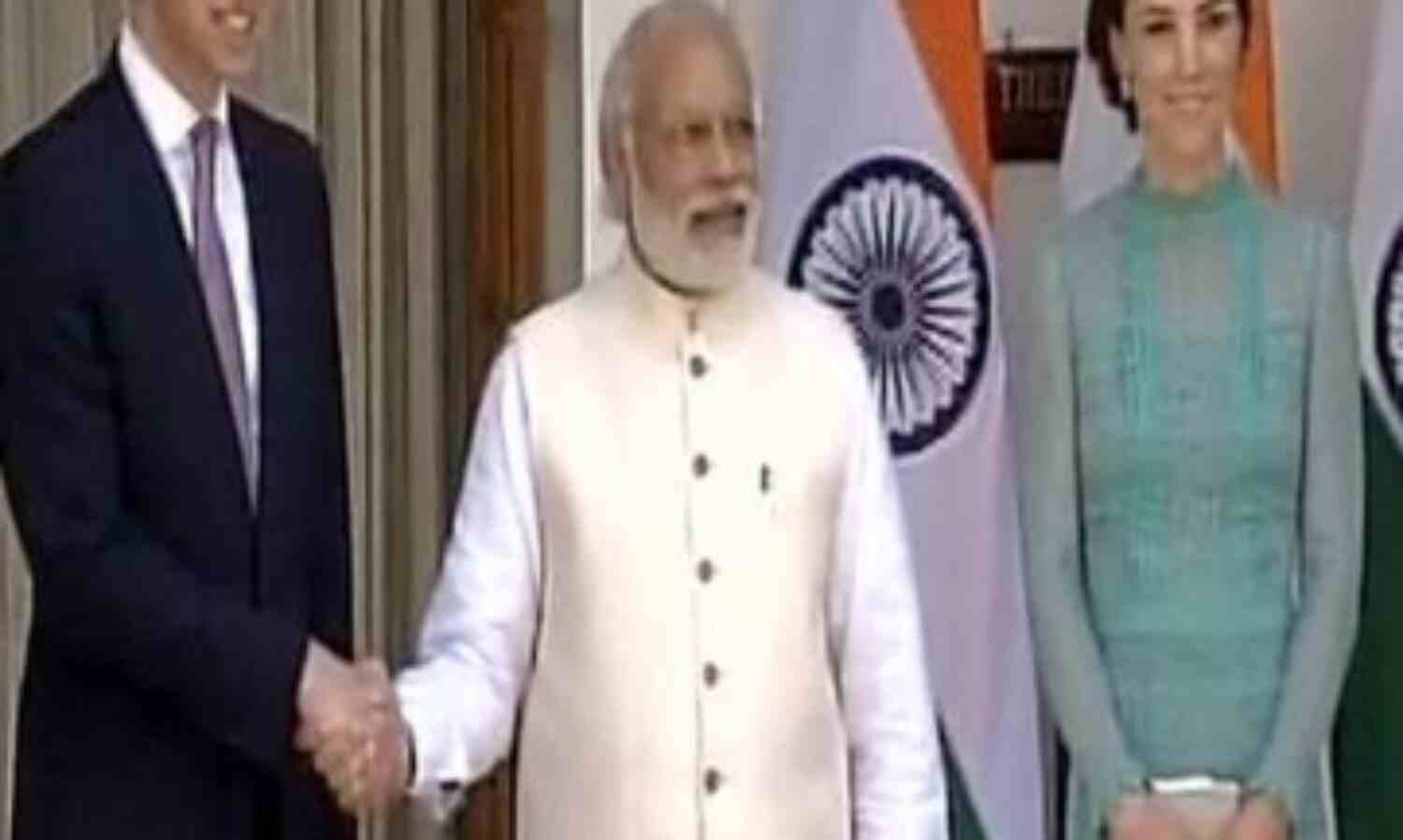 प्रधानमंत्री नरेंद्र मोदी के साथ ब्रिटिश शाही दंपत्ति ने किया भोज प्रधानमंत्री नरेंद्र मोदी के साथ ब्रिटिश शाही दंपत्ति ने किया भोज