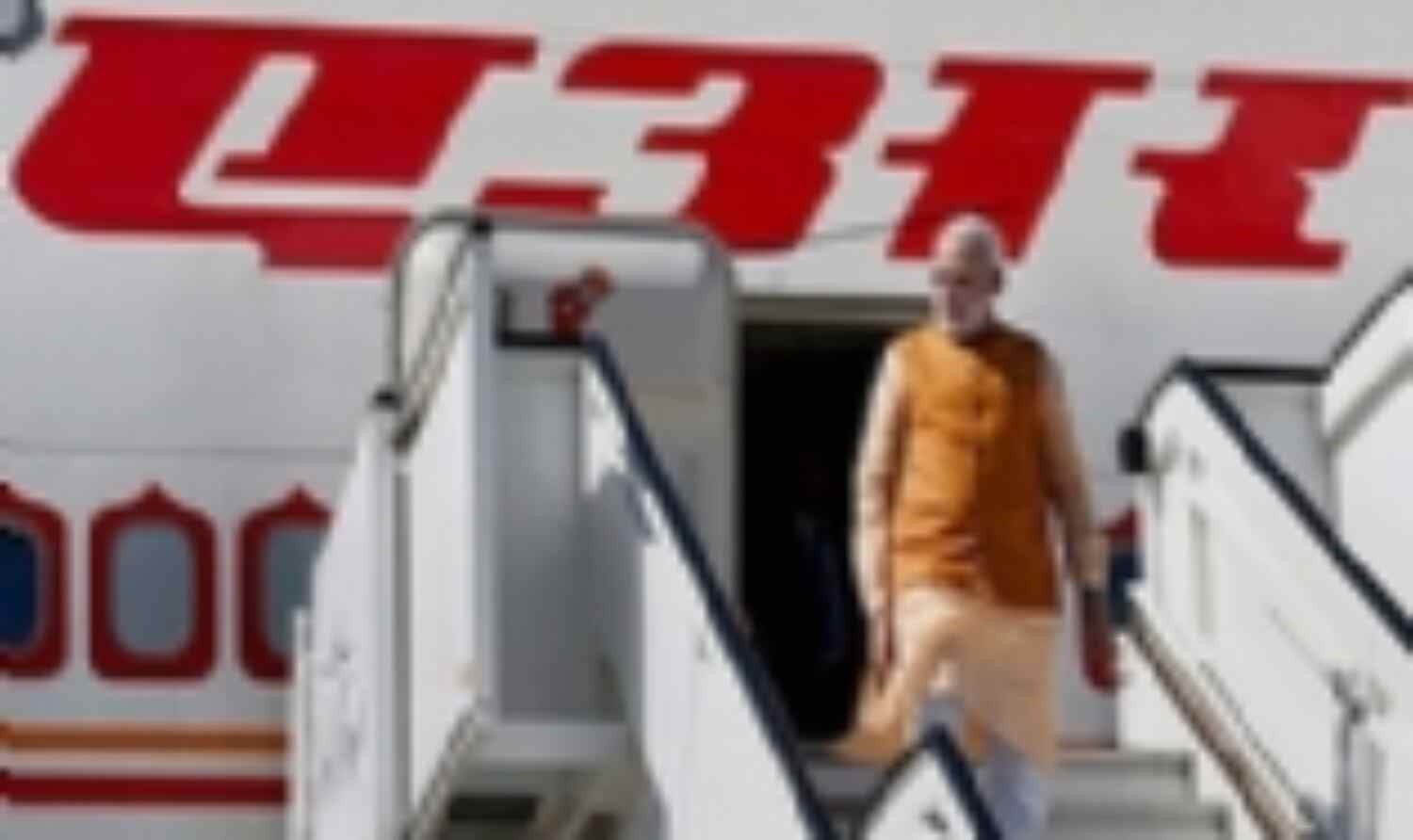 प्रधानमंत्री के वैकल्पिक विमान में मिला निष्क्रिय ग्रेनेड प्रधानमंत्री के वैकल्पिक विमान में मिला निष्क्रिय ग्रेनेड