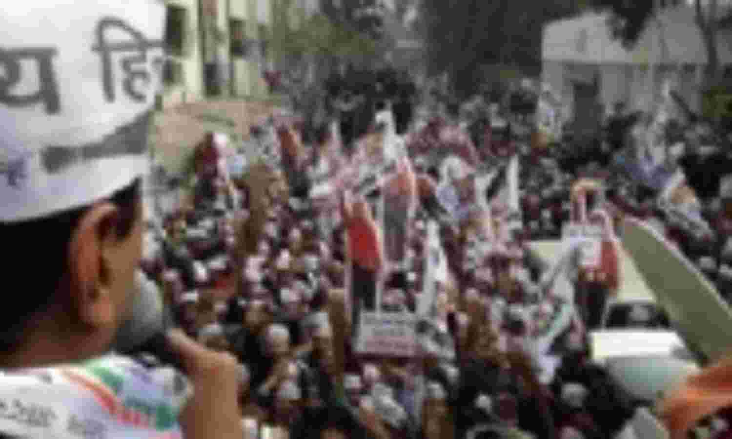 पर्चा दाखिल करने से पहले केजरीवाल का शक्ति प्रदर्शन पर्चा दाखिल करने से पहले केजरीवाल का शक्ति प्रदर्शन