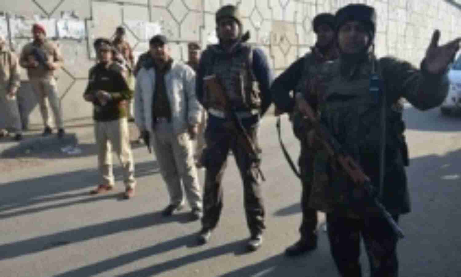 पठानकोट हमला: एक महीने बाद भी आतंकियों की संख्या पर सस्पेंस पठानकोट हमला: एक महीने बाद भी आतंकियों की संख्या पर सस्पेंस