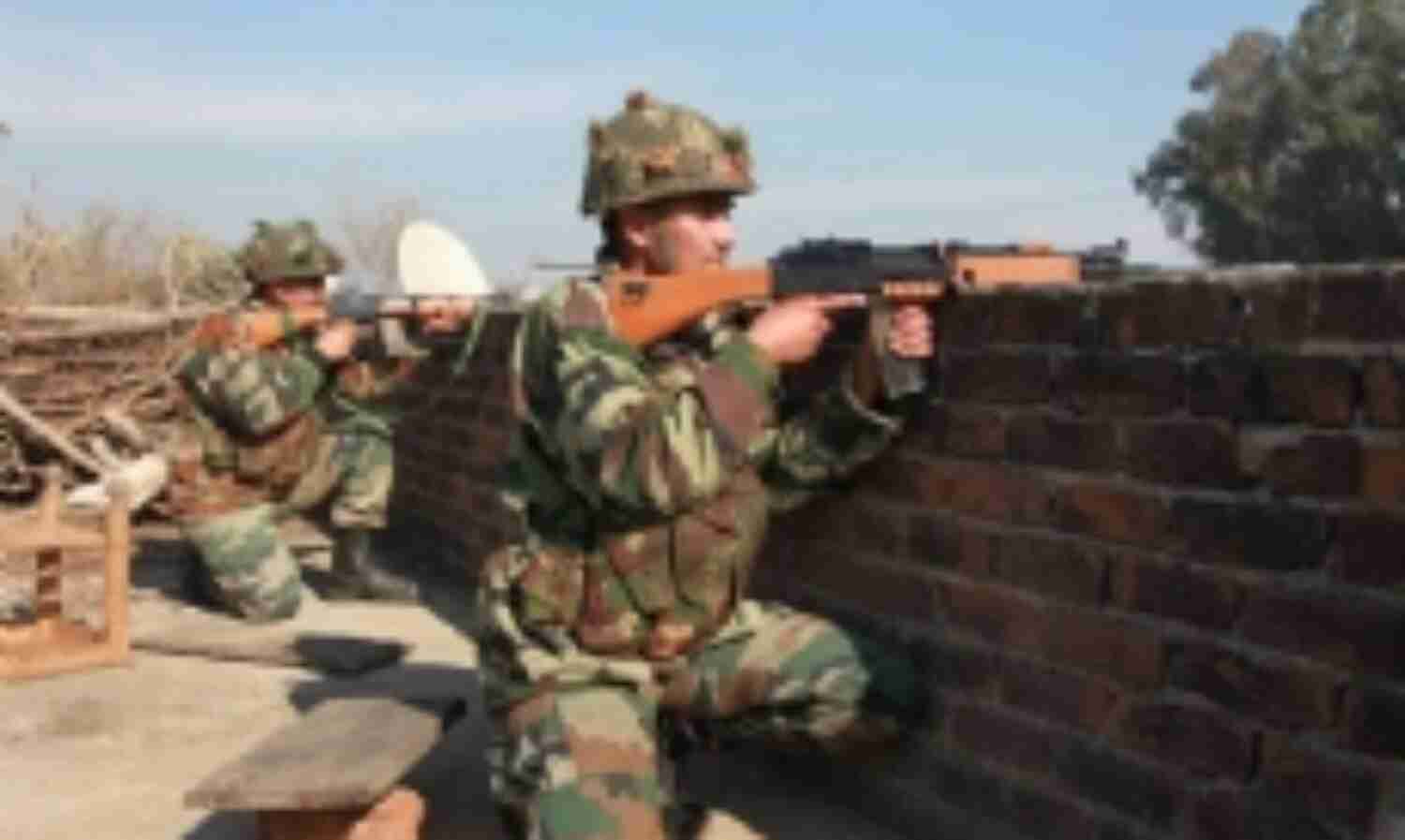 पठानकोट:बम डिफ्यूज करते वक्त लेफ्टिनेंट कर्नल निरंजन की मौत, अब तक 7 जवान शहीद पठानकोट:बम डिफ्यूज करते वक्त लेफ्टिनेंट कर्नल निरंजन की मौत, अब तक 7 जवान शहीद